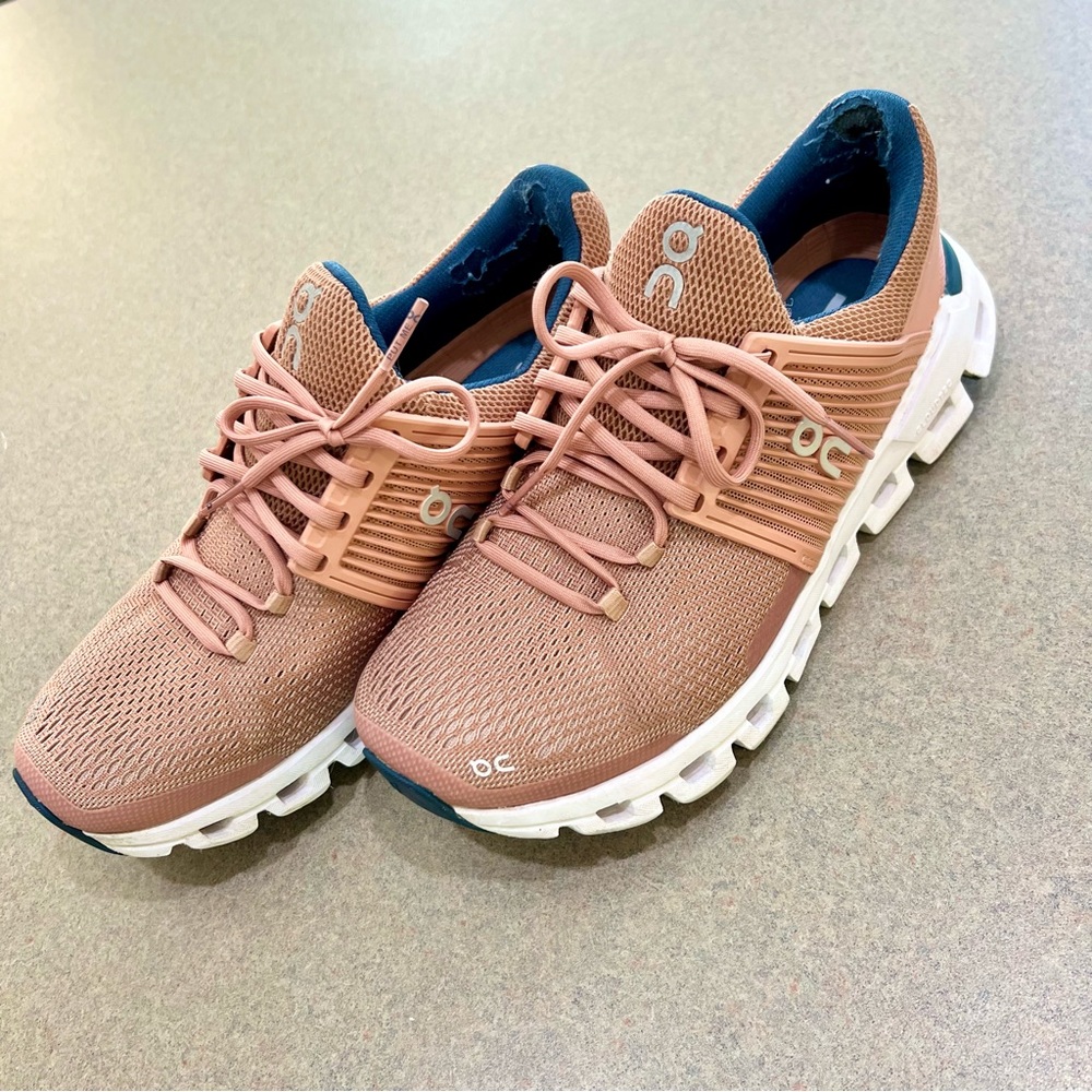 Women’s ON Running Tennis Shoes - Size 7